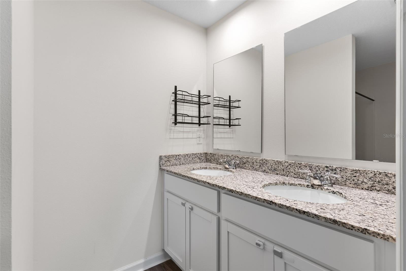 Image 24 of 38 For 2059 Kentucky Road