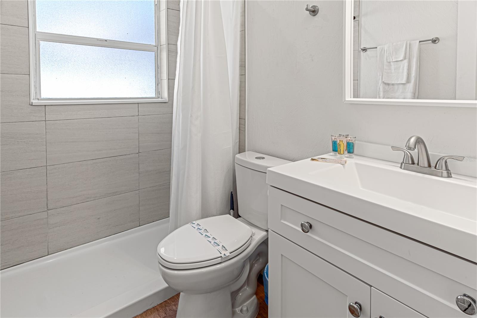 Image 18 of 47 For 5070 Orange Boulevard