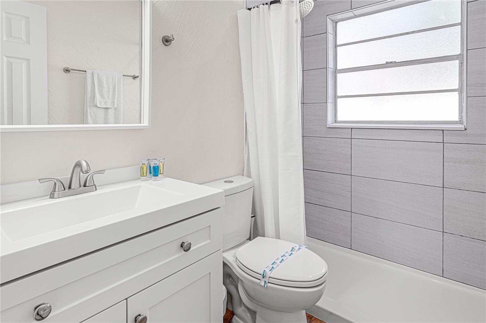 Image 6 of 47 For 5070 Orange Boulevard