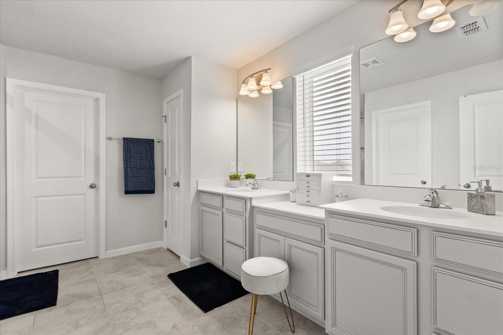 Image 25 of 42 For 5555 Toulouse Lane