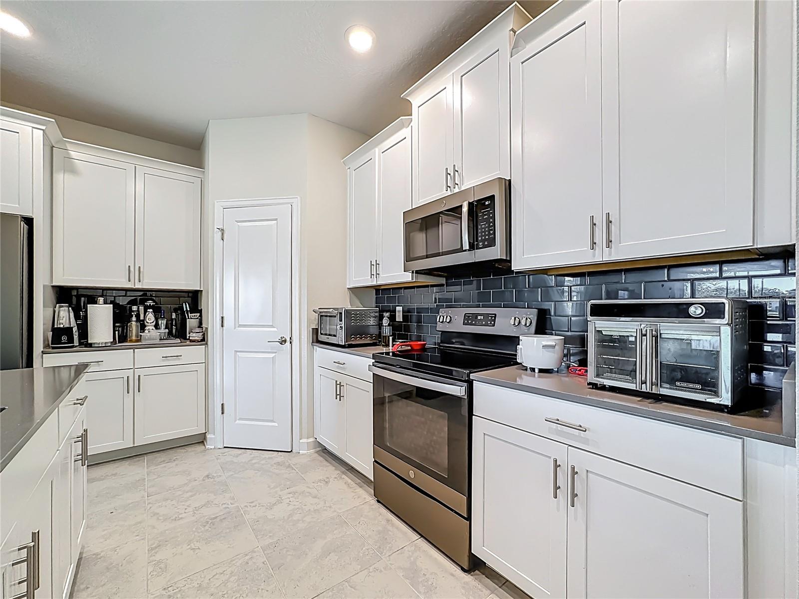 Image 7 of 58 For 4900 Lotta Court