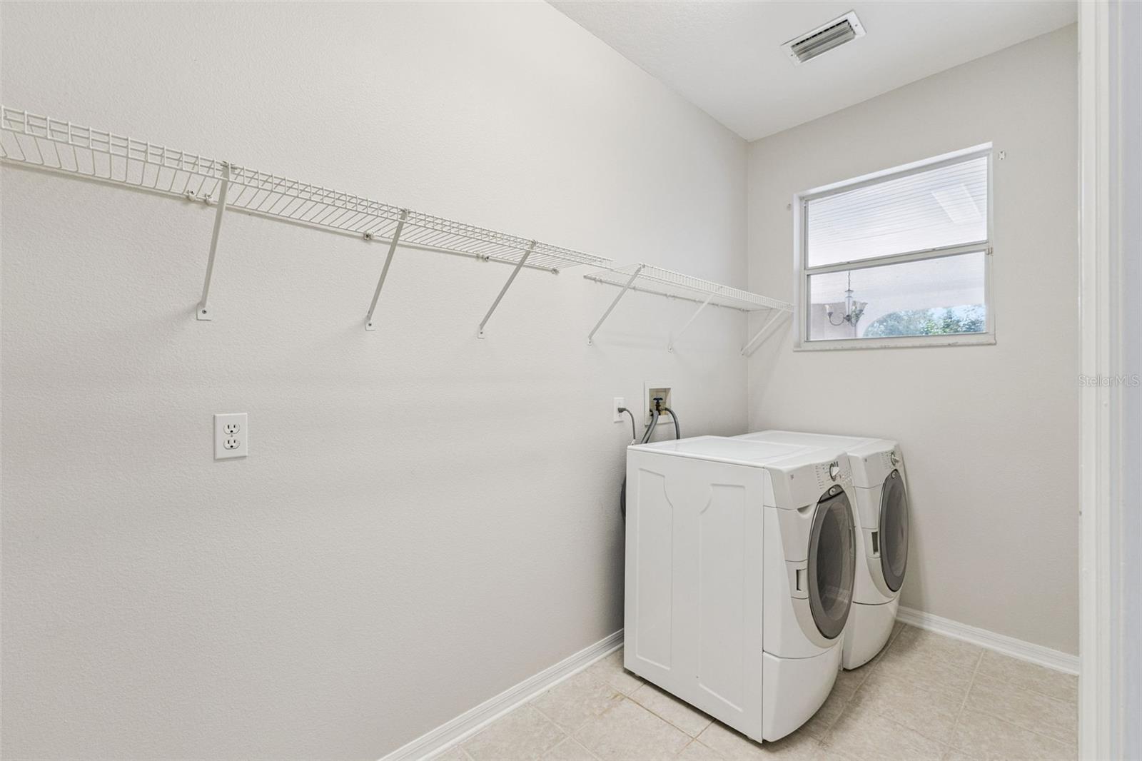 Image 23 of 36 For 10125 Foxhurst Court