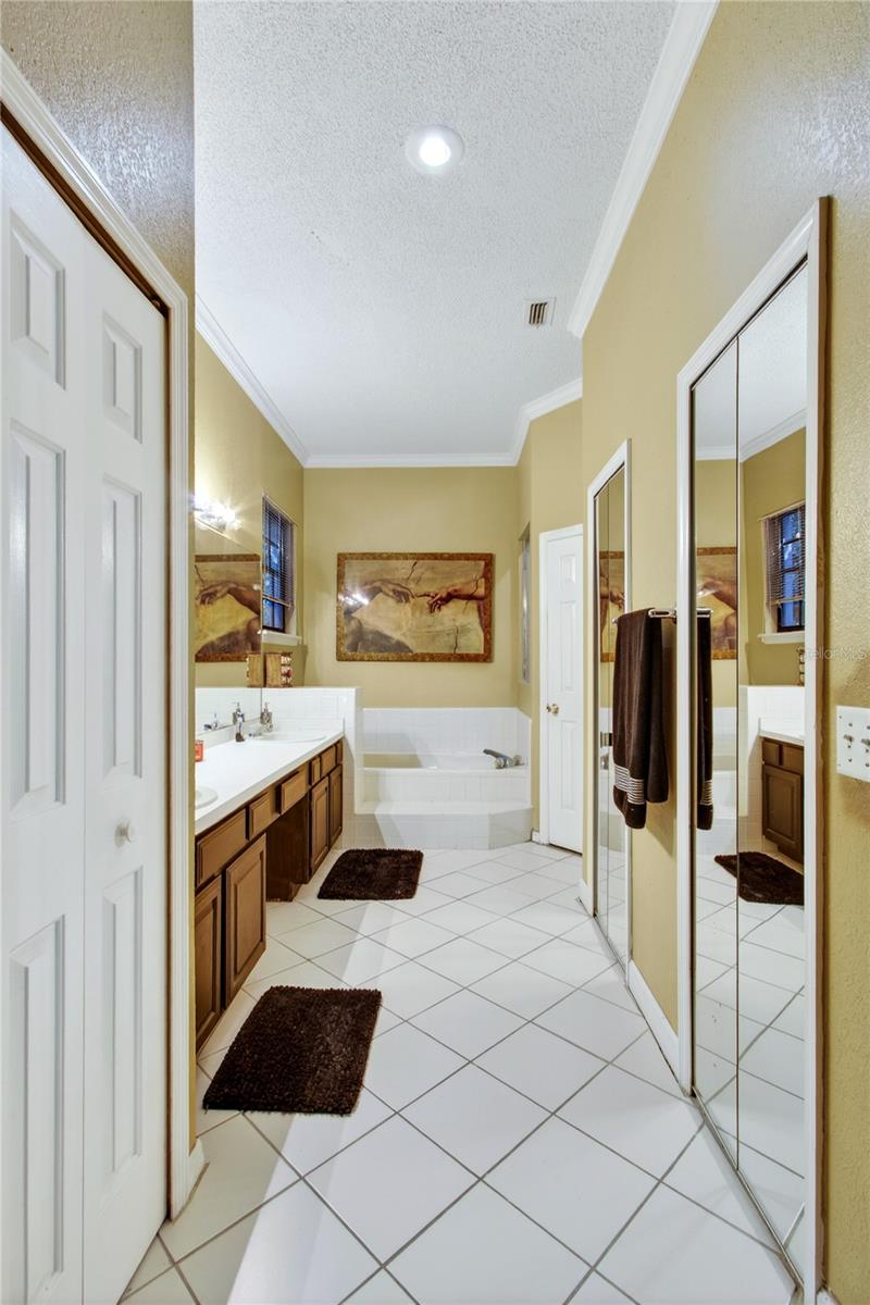 Image 42 of 51 For 1014 Willa Lake Circle