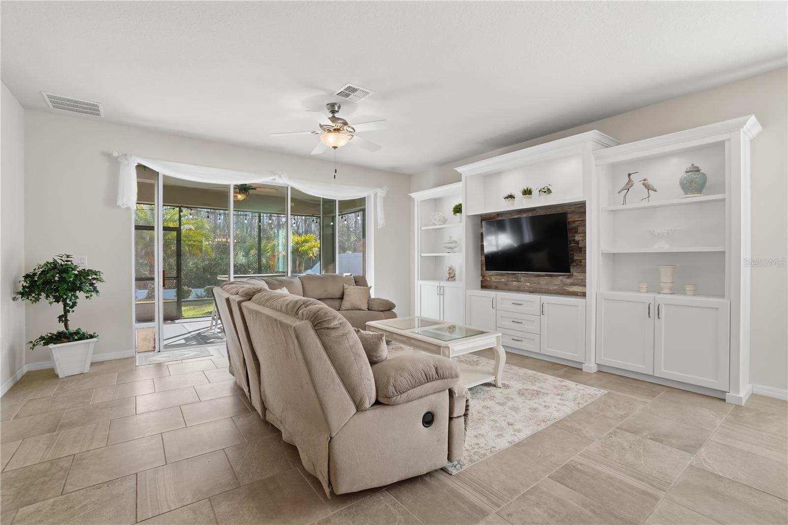 Image 10 of 52 For 8585 Dufferin Lane