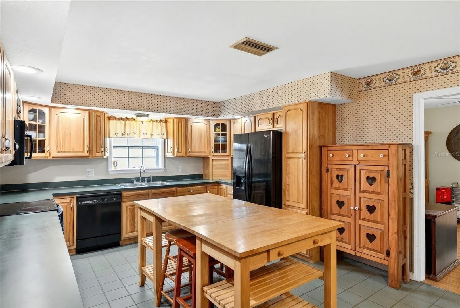 Image 19 of 44 For 5940 57th Loop