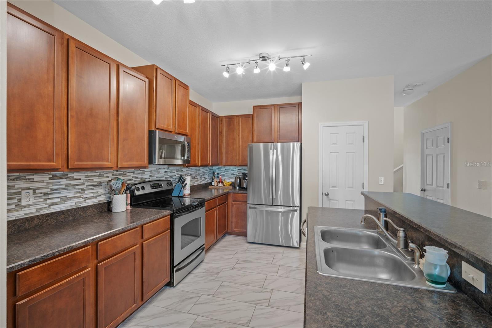 Image 9 of 53 For 2550 Revolution Street 104