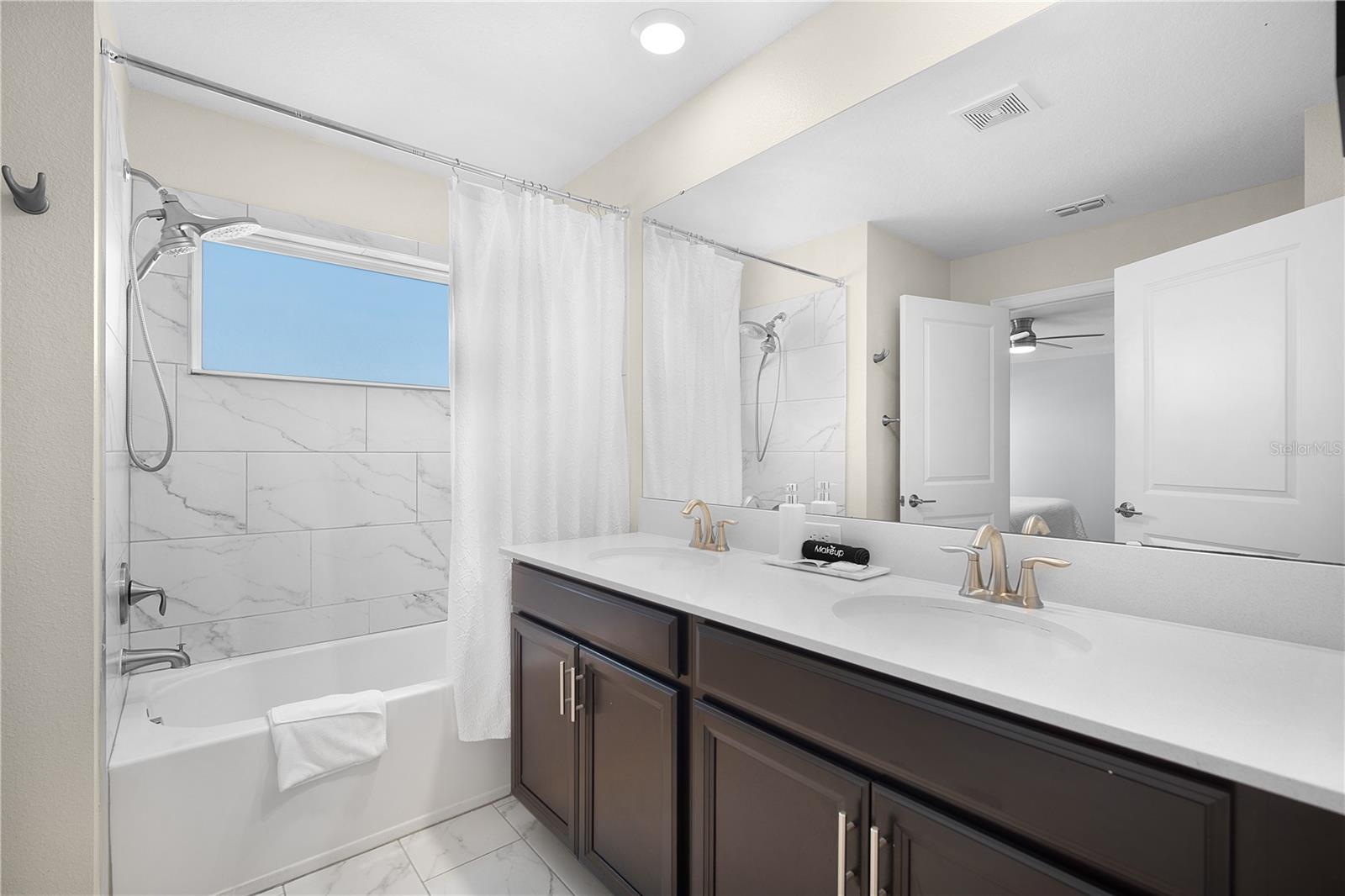 Image 21 of 50 For 1120 Challenge Drive