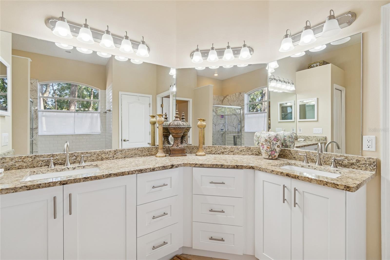 Image 22 of 97 For 569 Walden View Drive