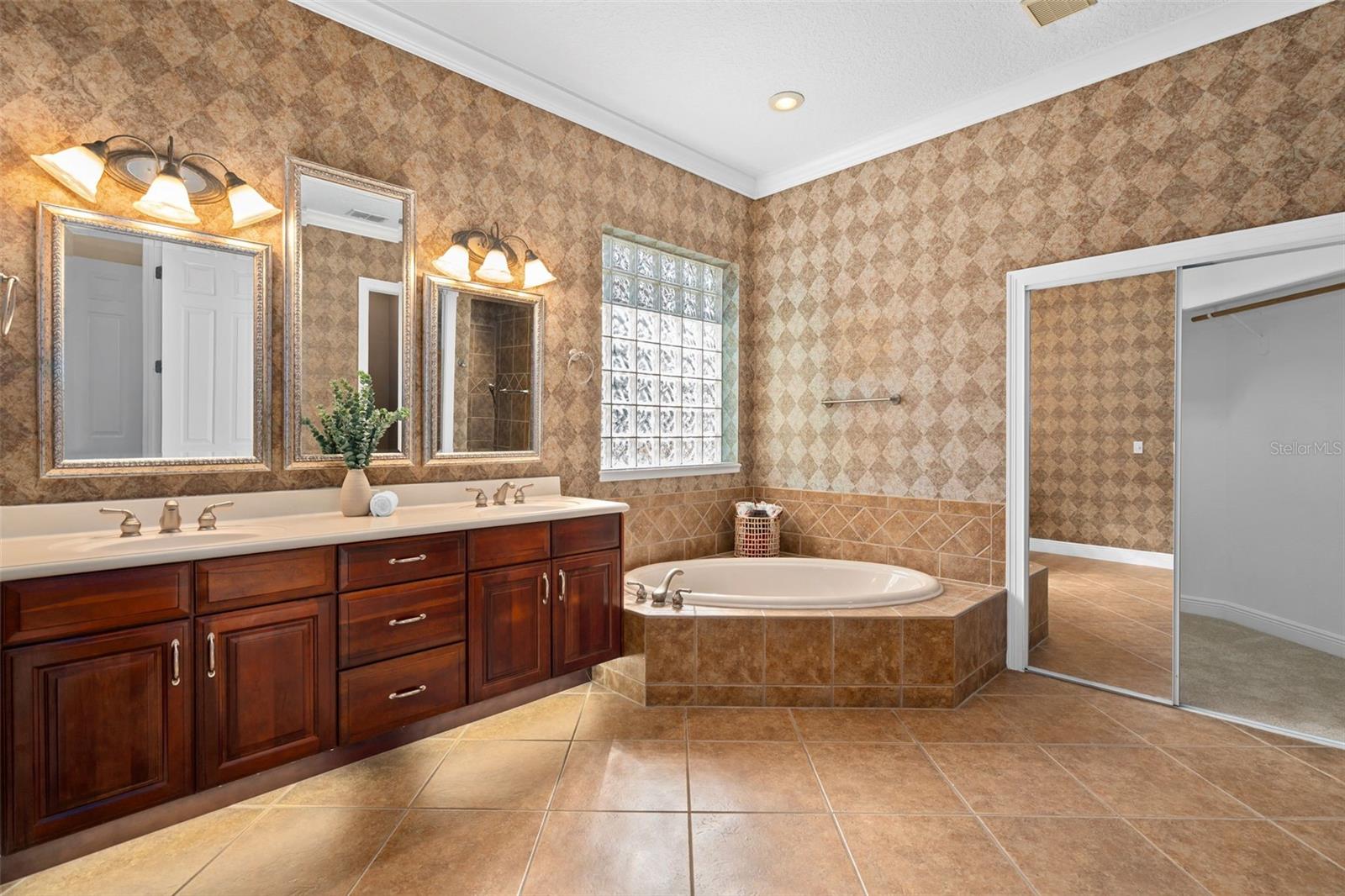 Image 34 of 71 For 1610 Conway Isle Circle