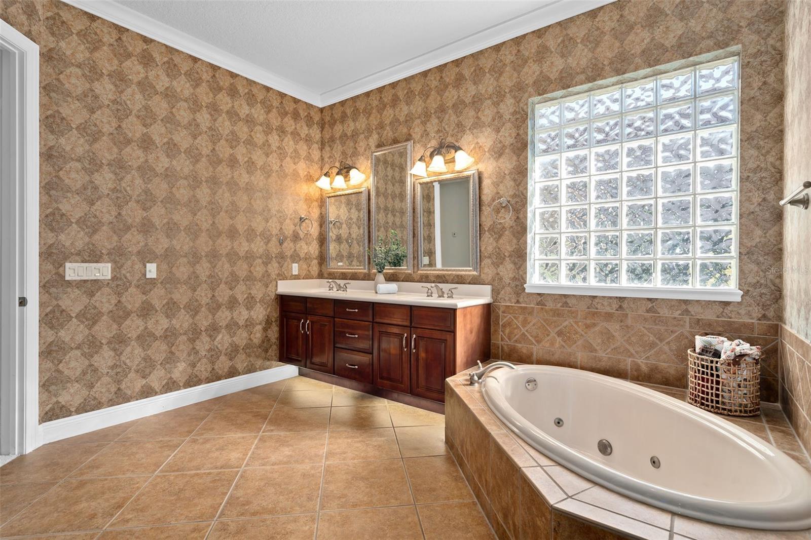 Image 35 of 71 For 1610 Conway Isle Circle