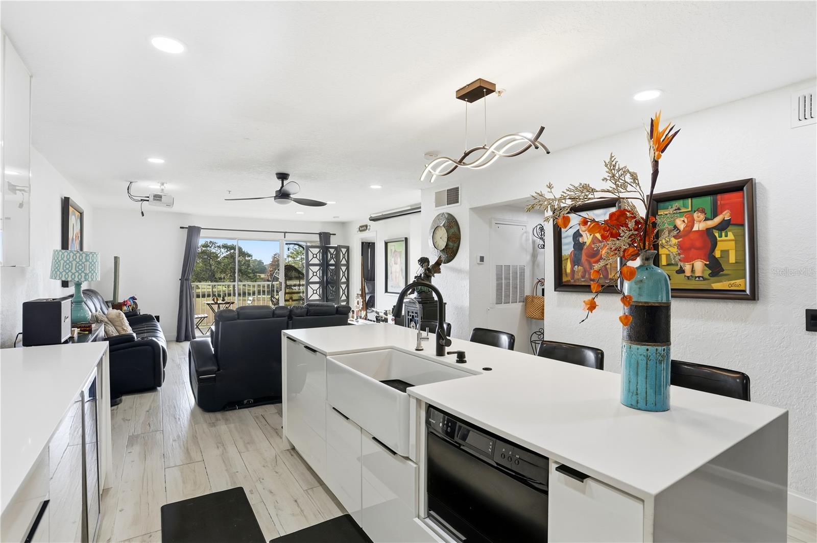 Image 18 of 48 For 13839 Fairway Island Drive 1132