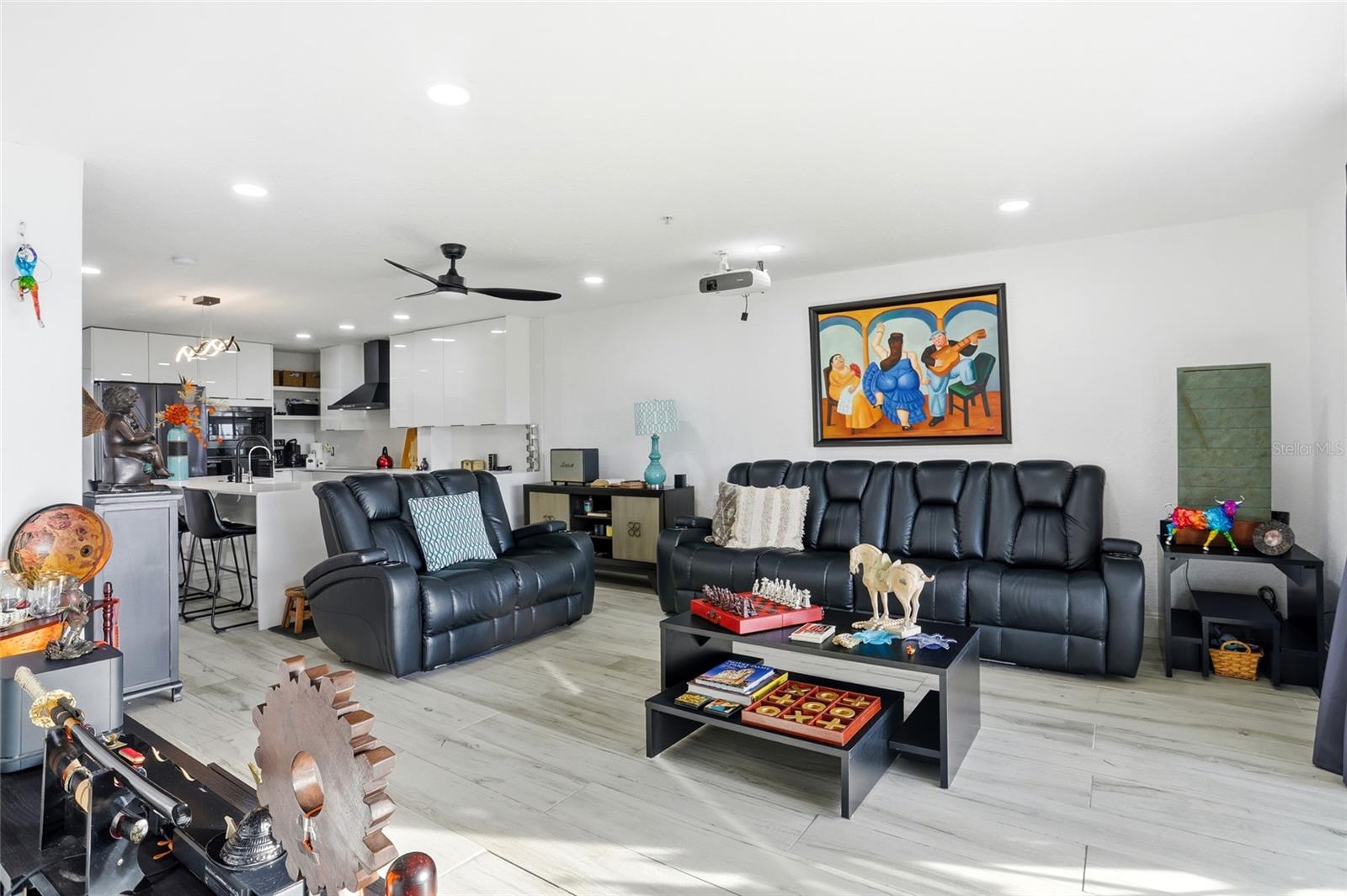 Image 33 of 48 For 13839 Fairway Island Drive 1132