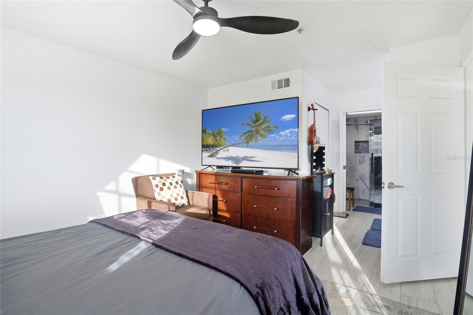 Image 38 of 48 For 13839 Fairway Island Drive 1132