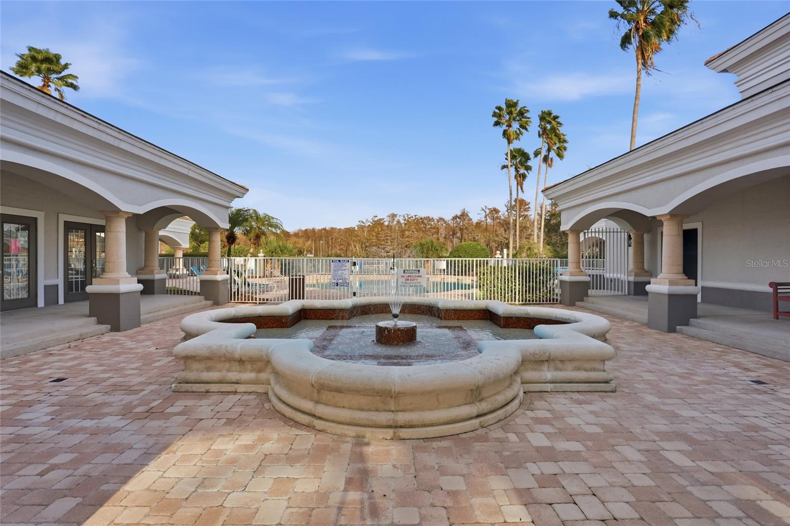 Image 4 of 48 For 13839 Fairway Island Drive 1132