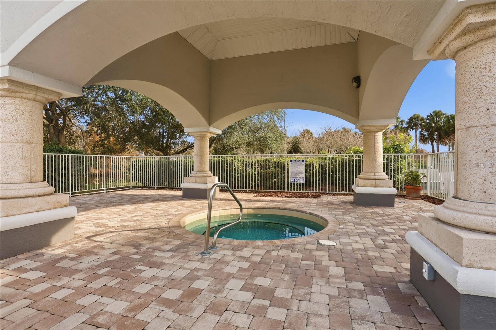 Image 6 of 48 For 13839 Fairway Island Drive 1132