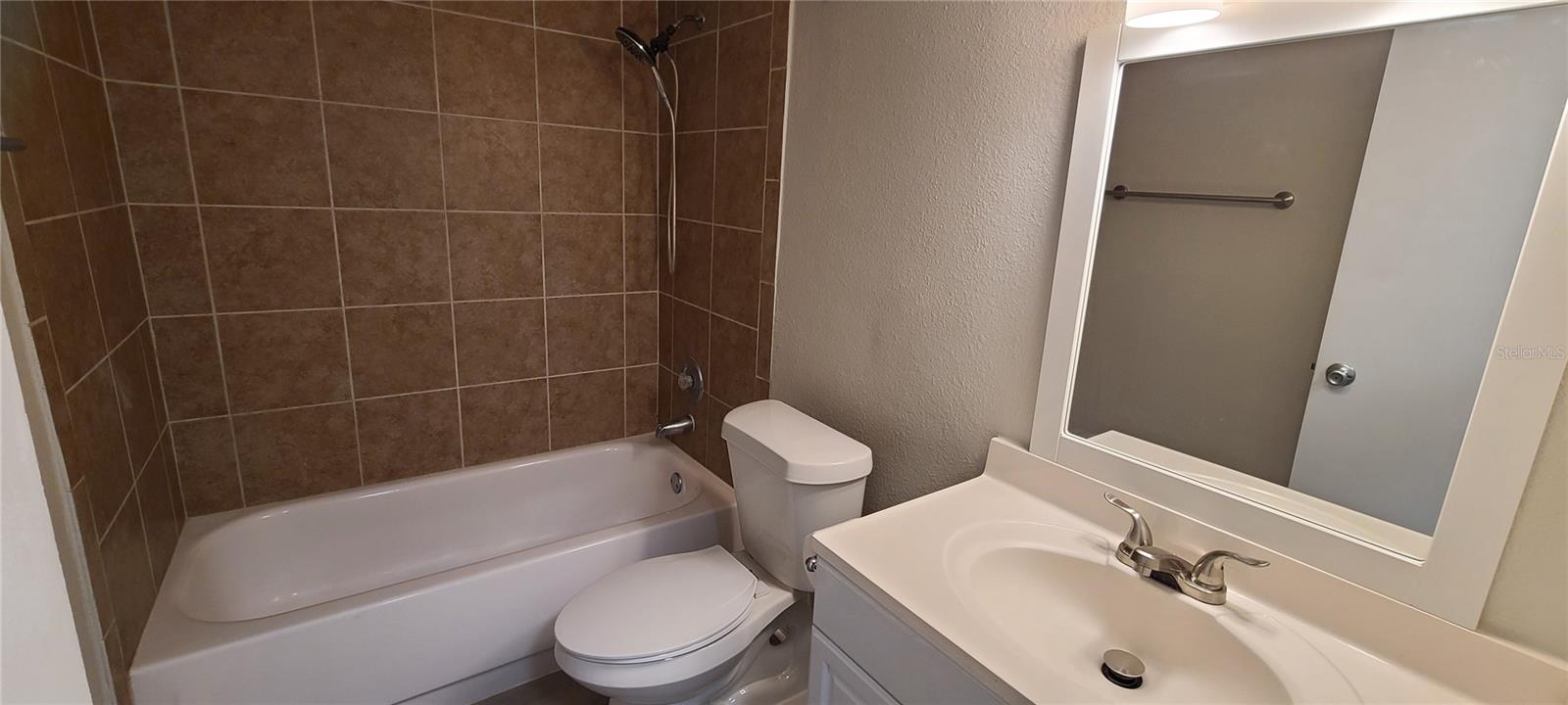 Image 17 of 29 For 914 Lake Destiny Road D