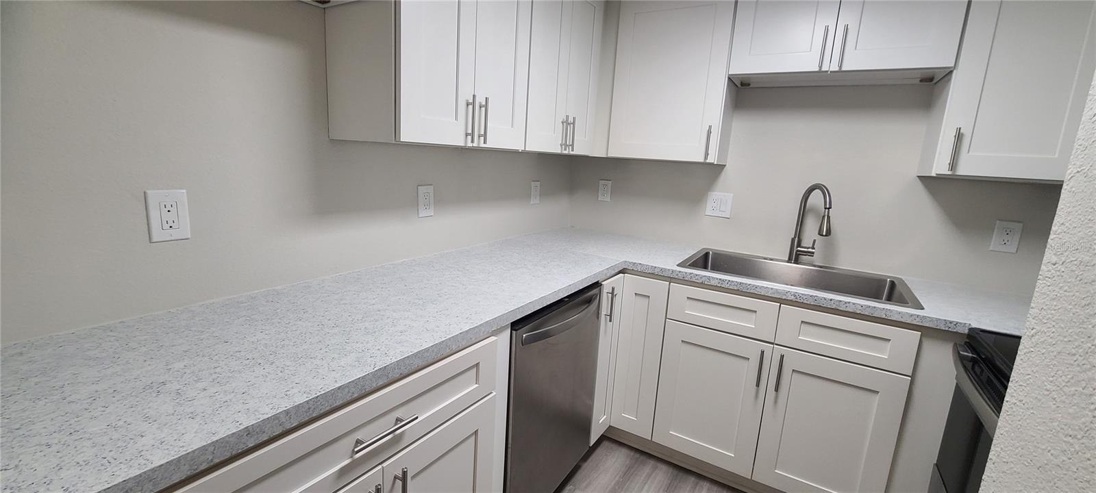 Image 9 of 29 For 914 Lake Destiny Road D