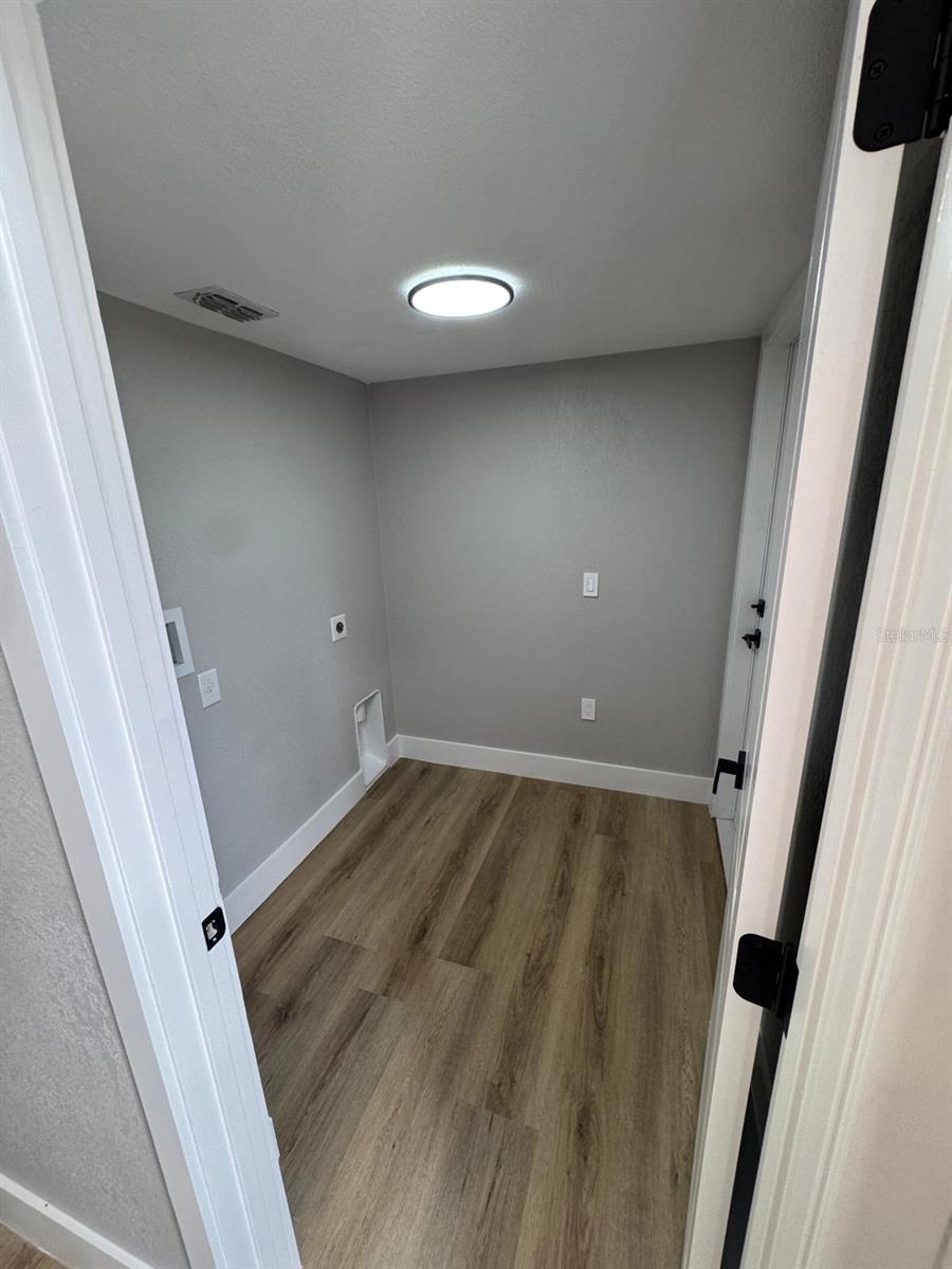 Image 18 of 42 For 1921 Emily Boulevard