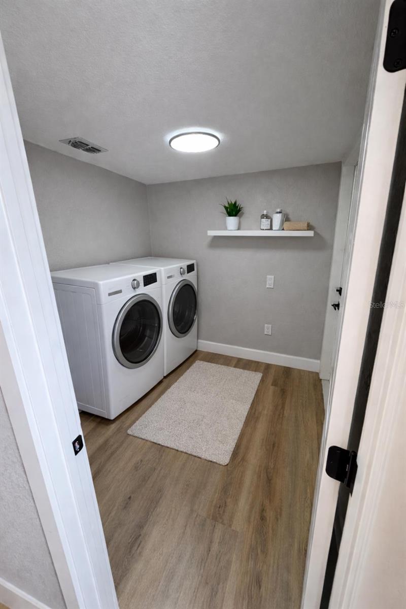 Image 19 of 42 For 1921 Emily Boulevard