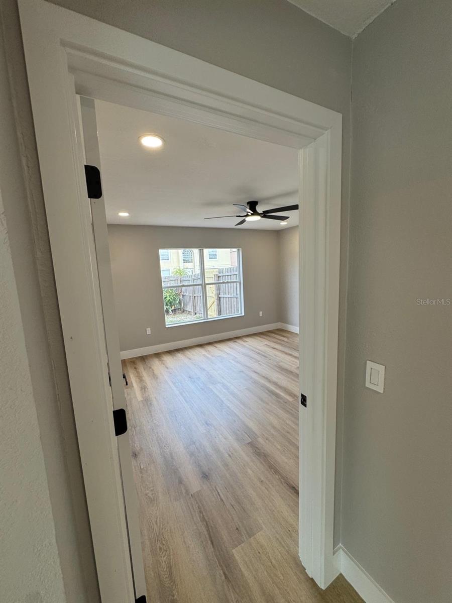 Image 21 of 42 For 1921 Emily Boulevard