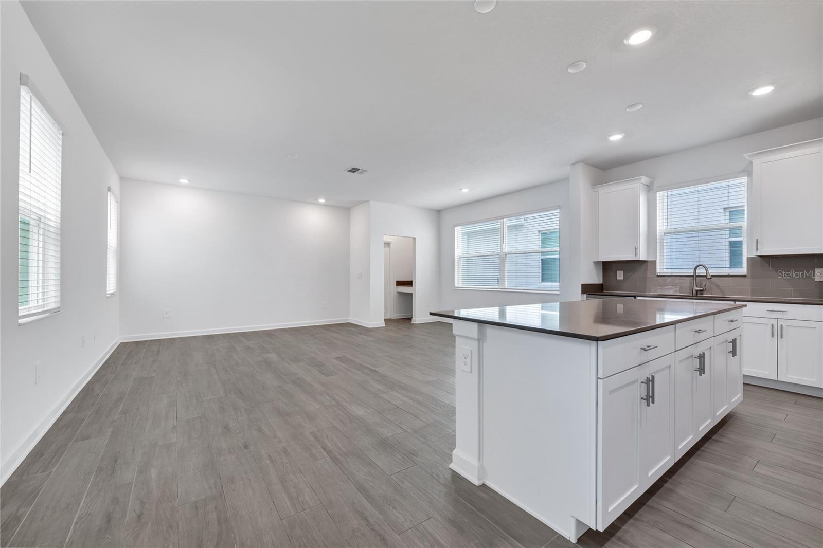 Image 10 of 64 For 9809 Introduction Way