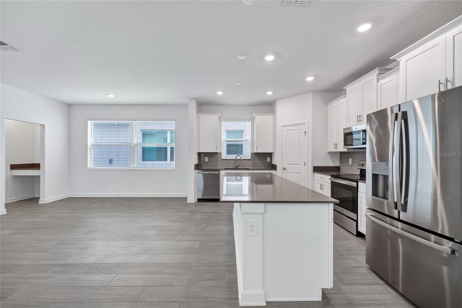 Image 5 of 64 For 9809 Introduction Way