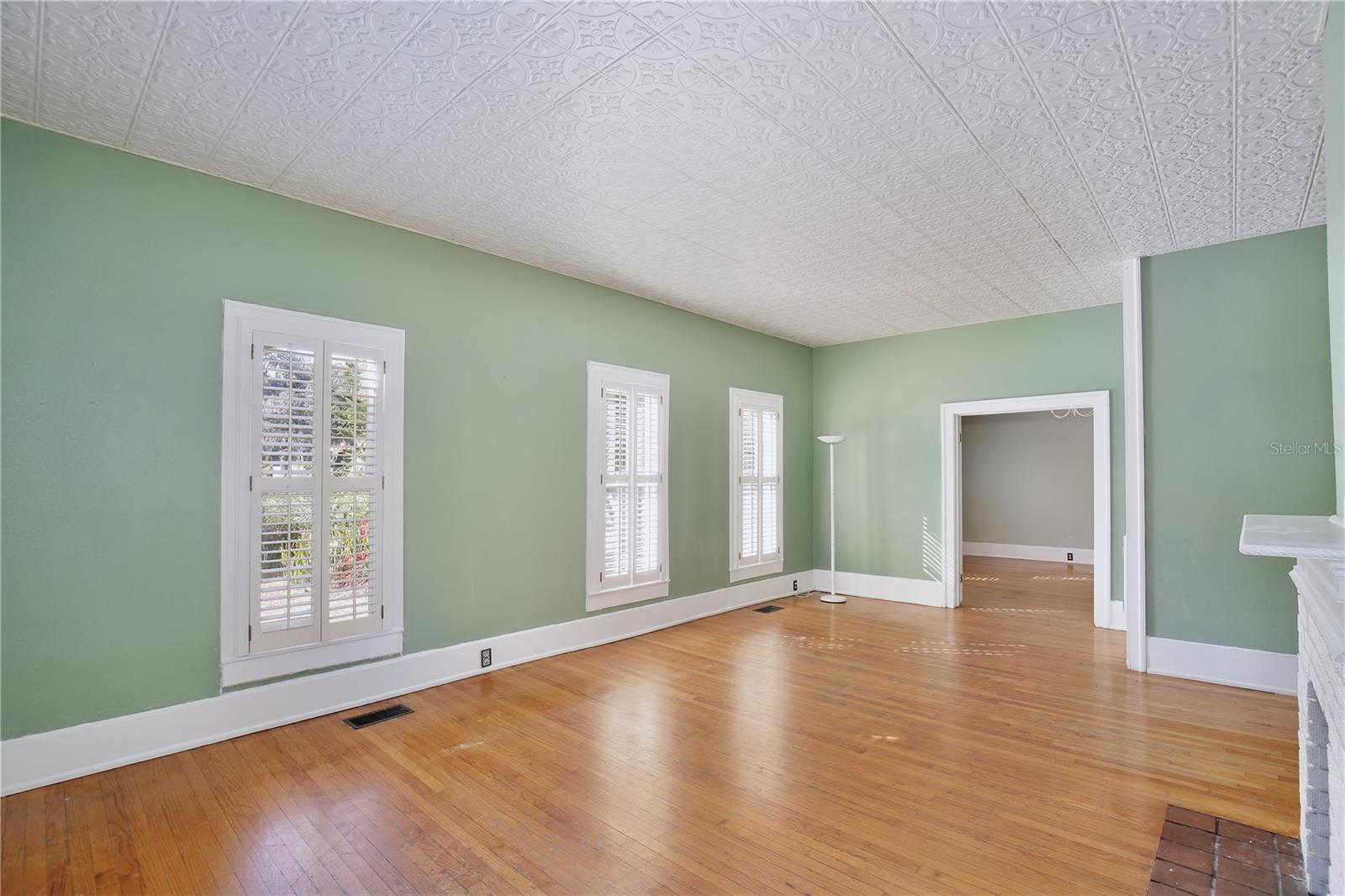 Image 11 of 49 For 2400 Park Avenue