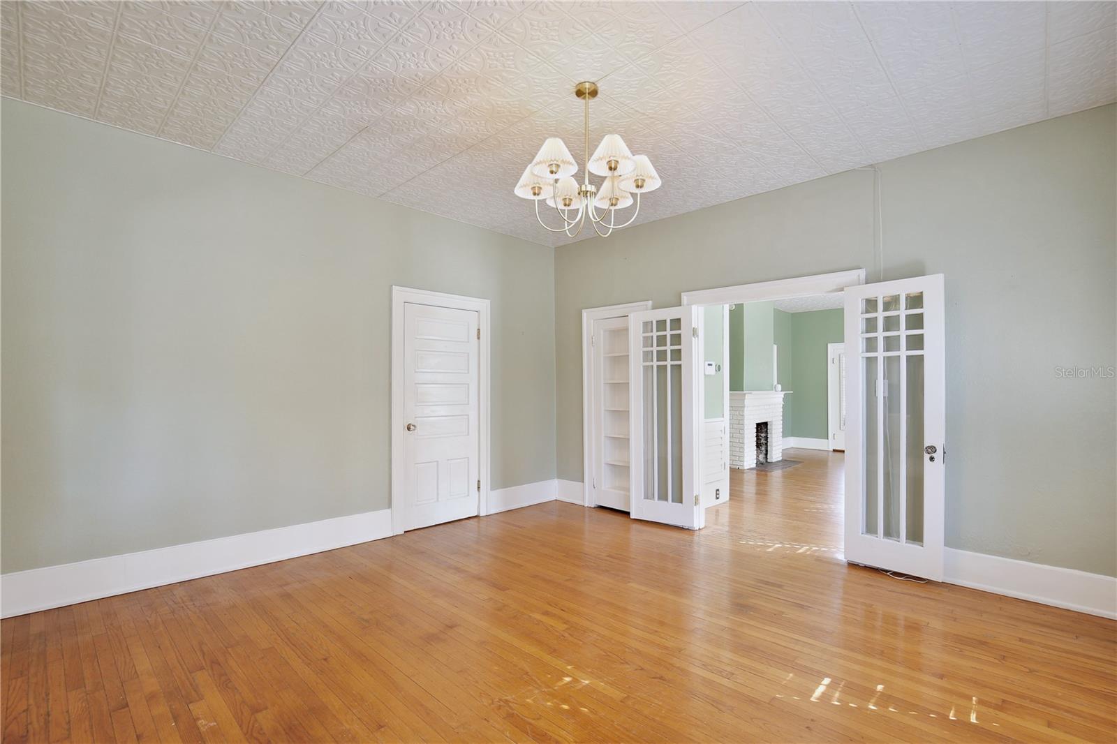 Image 15 of 49 For 2400 Park Avenue