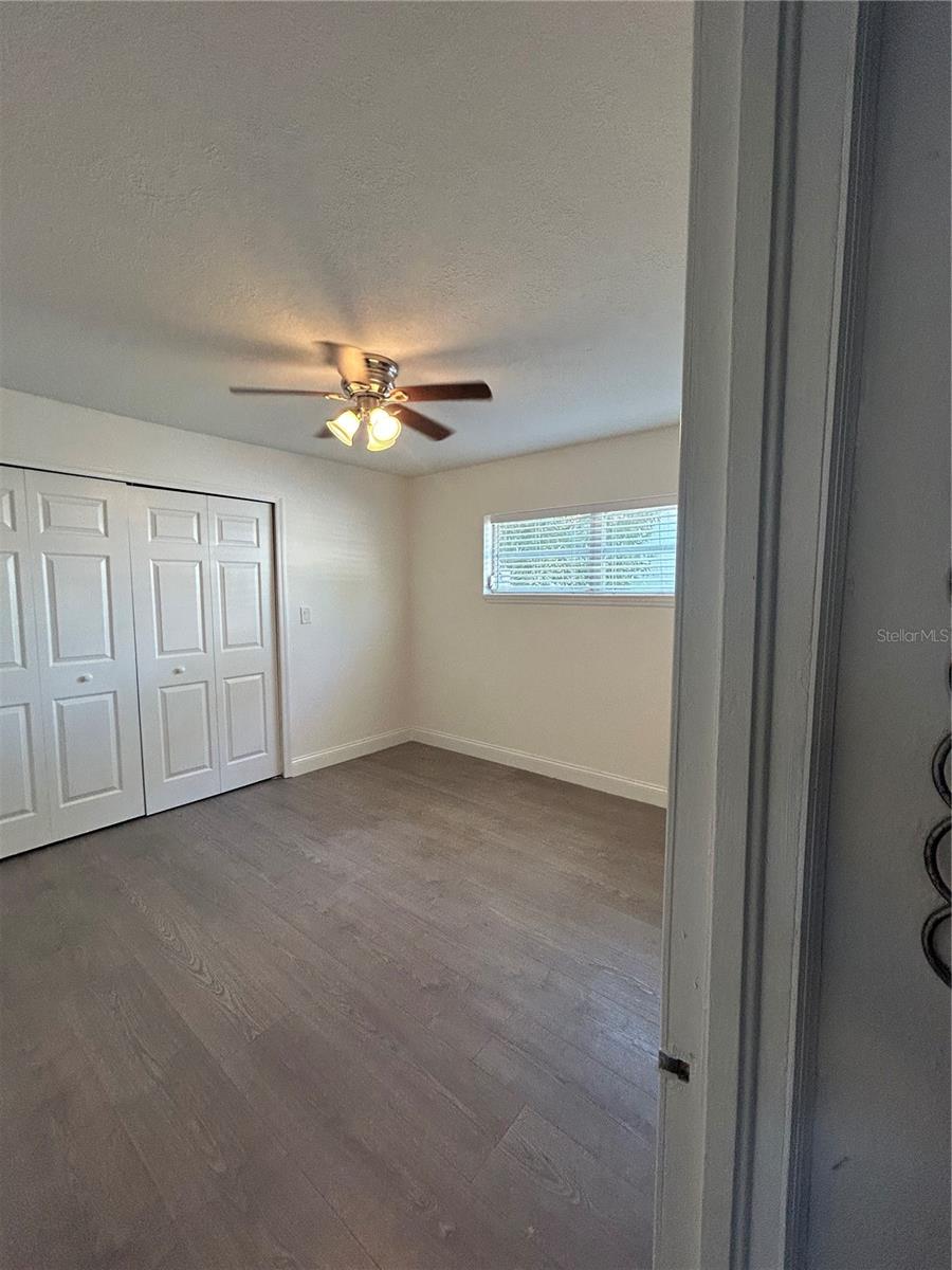 Image 22 of 25 For 48 Par Street