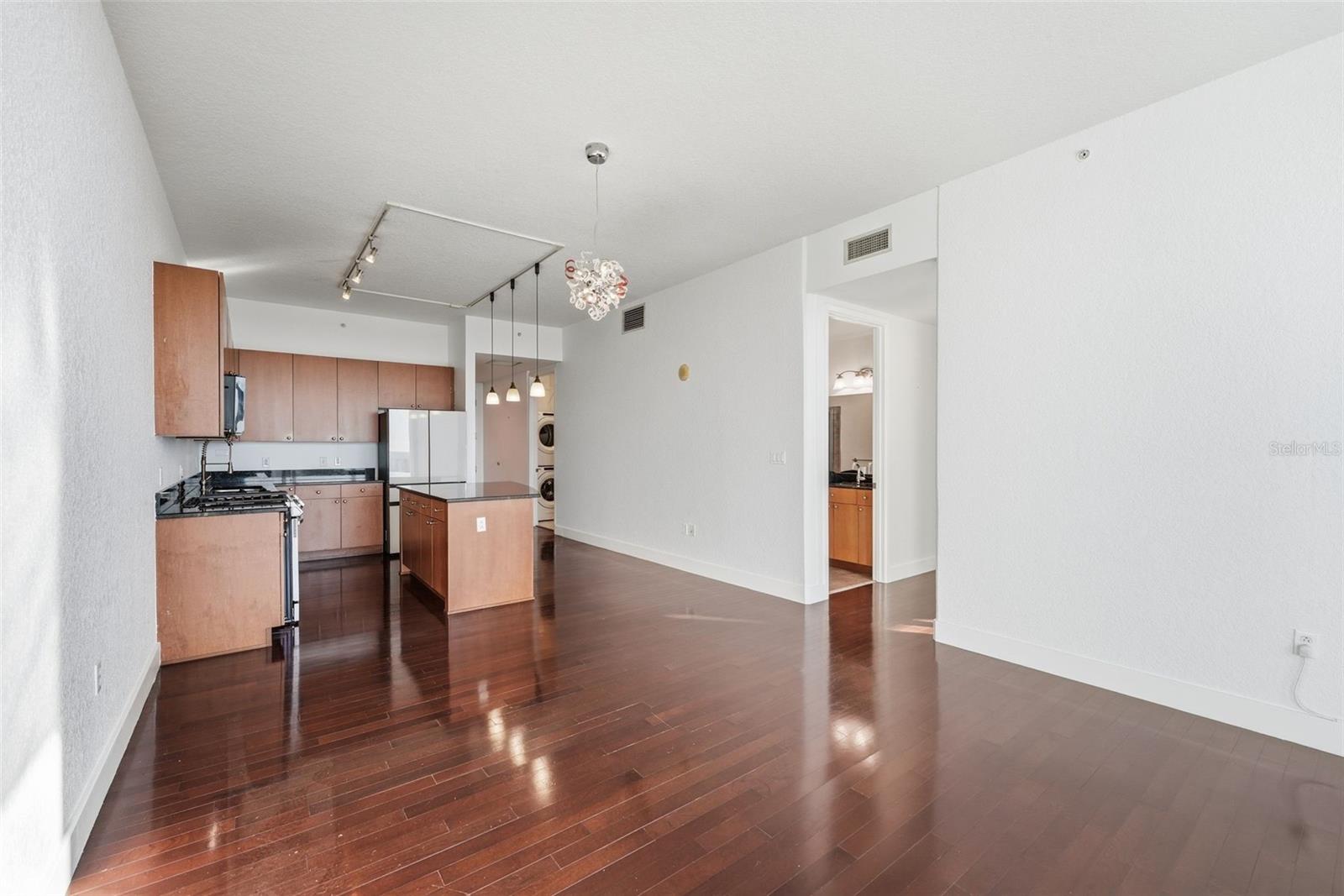 Image 12 of 46 For 150 Robinson Street 2406