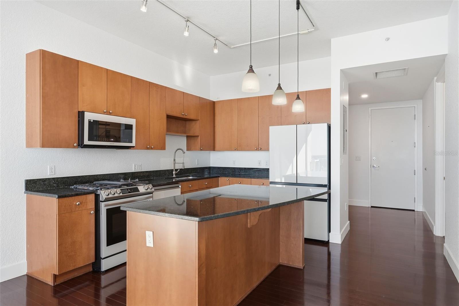 Image 15 of 46 For 150 Robinson Street 2406