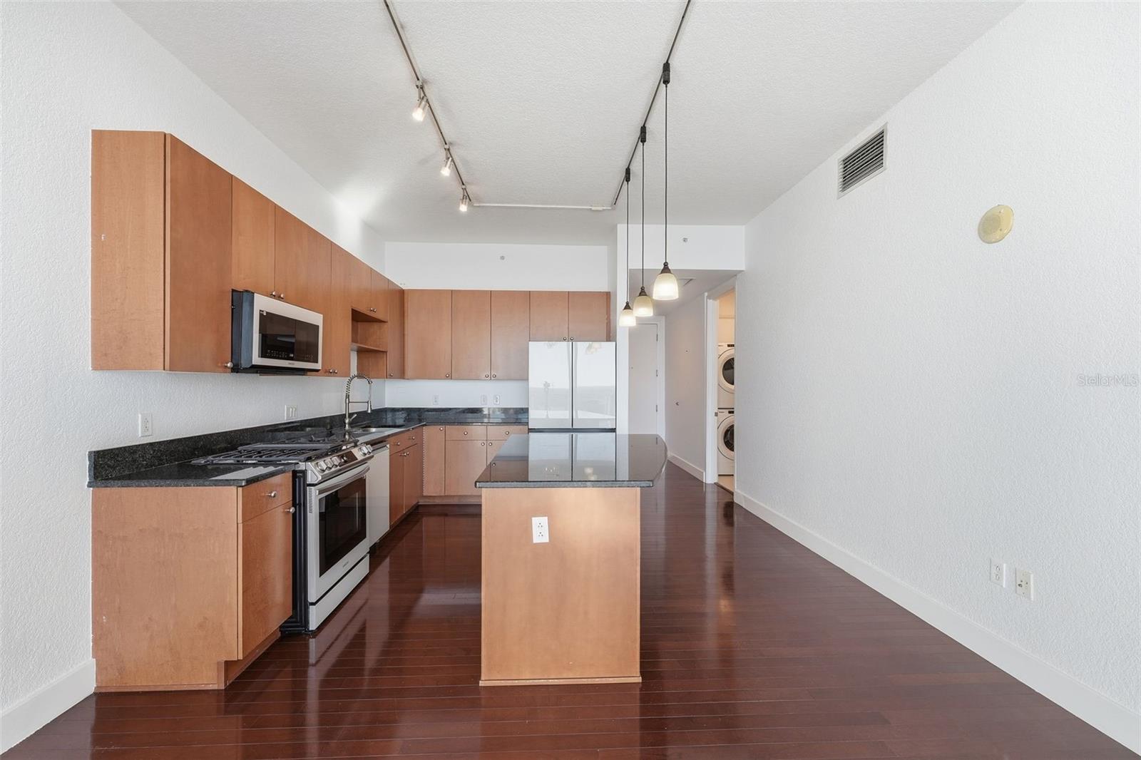 Image 16 of 46 For 150 Robinson Street 2406