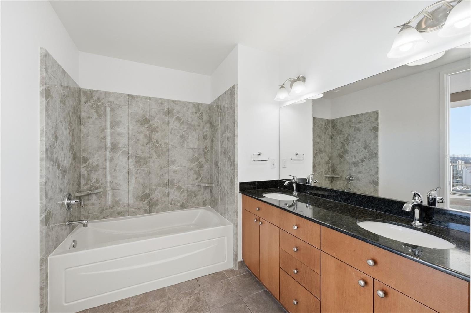 Image 29 of 46 For 150 Robinson Street 2406