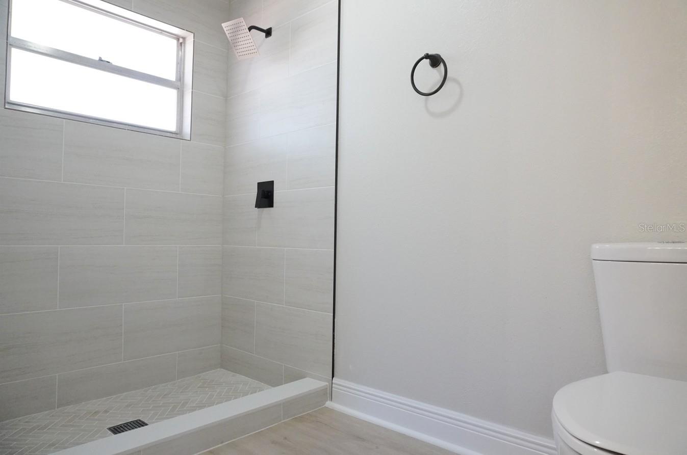 Image 21 of 35 For 7811 Bay Cedar Drive