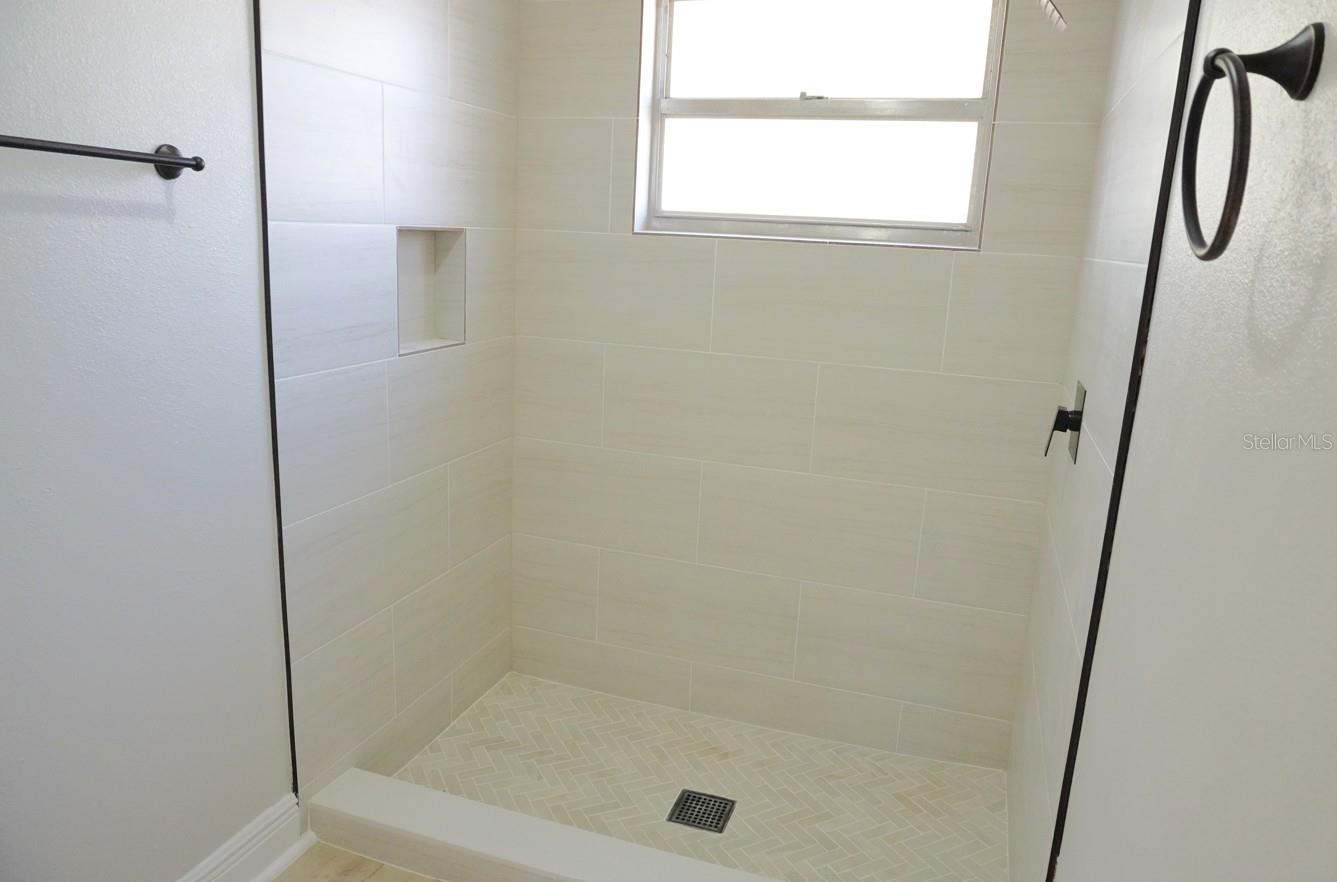 Image 22 of 35 For 7811 Bay Cedar Drive