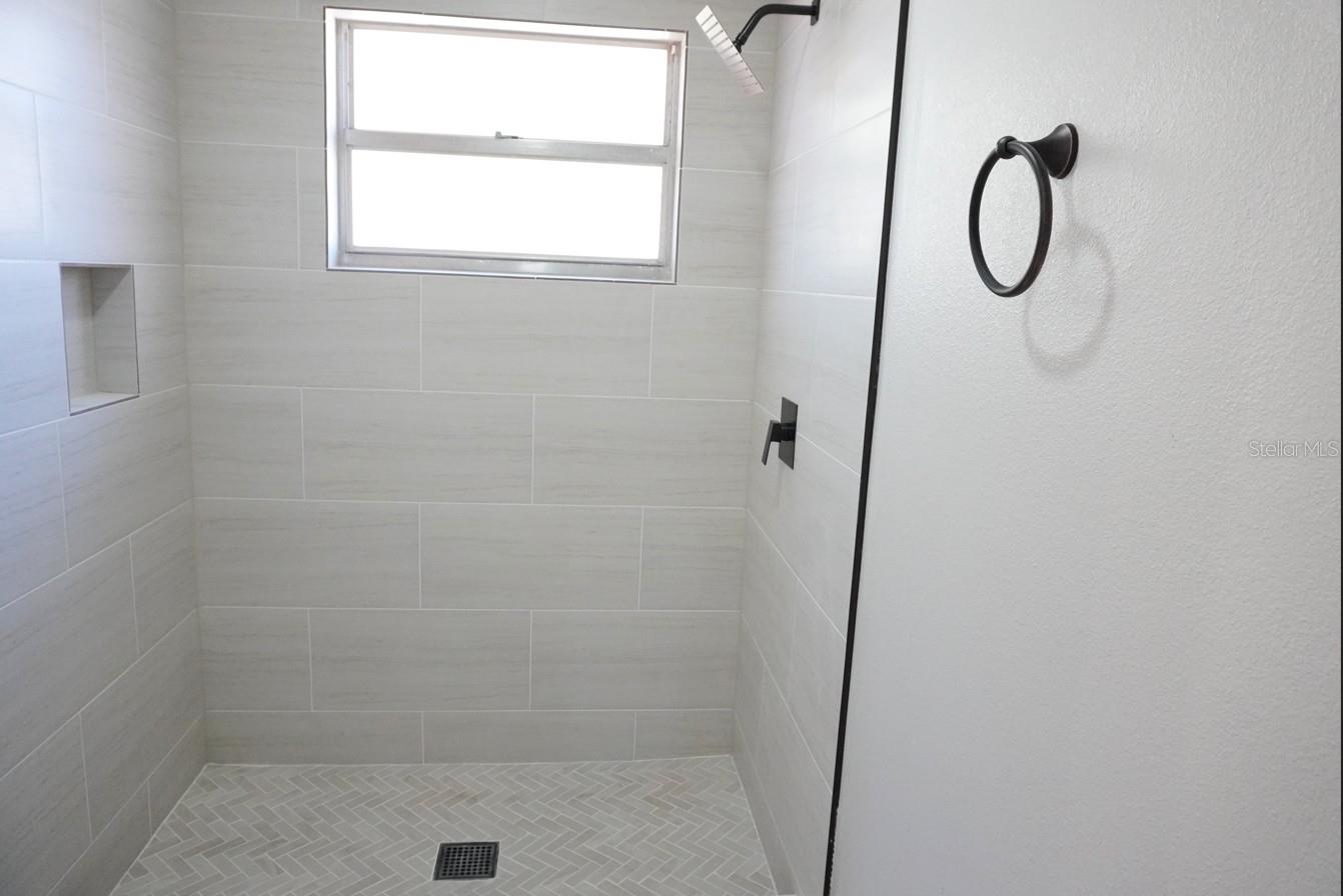 Image 24 of 35 For 7811 Bay Cedar Drive