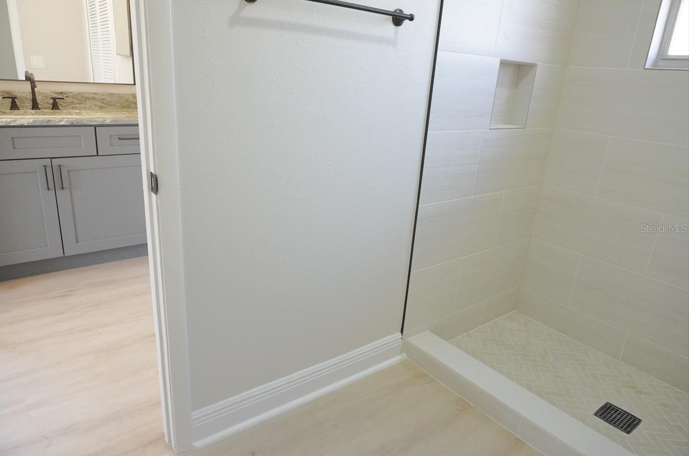 Image 25 of 35 For 7811 Bay Cedar Drive