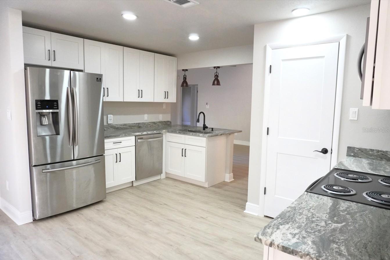 Image 5 of 35 For 7811 Bay Cedar Drive