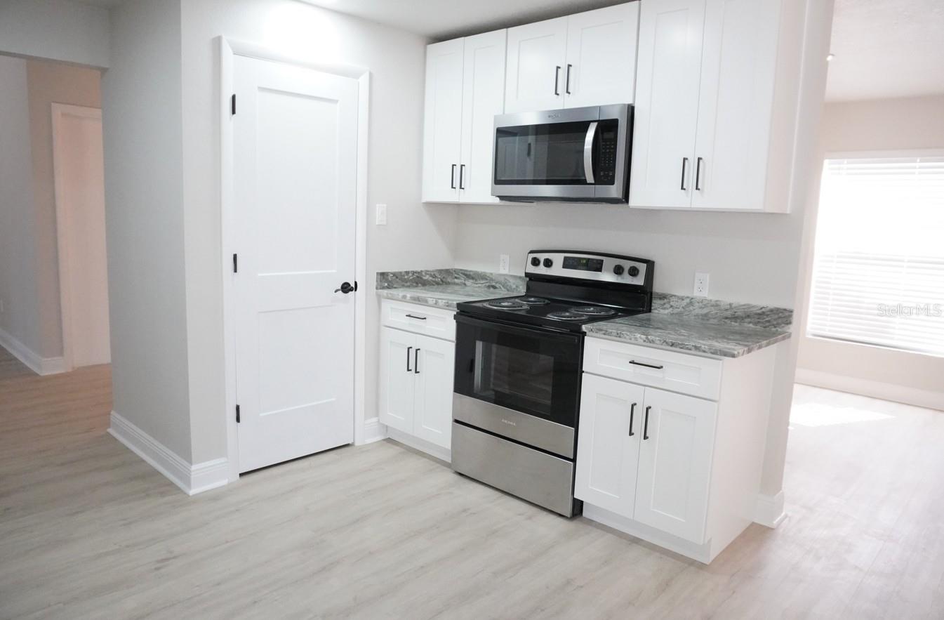 Image 6 of 35 For 7811 Bay Cedar Drive