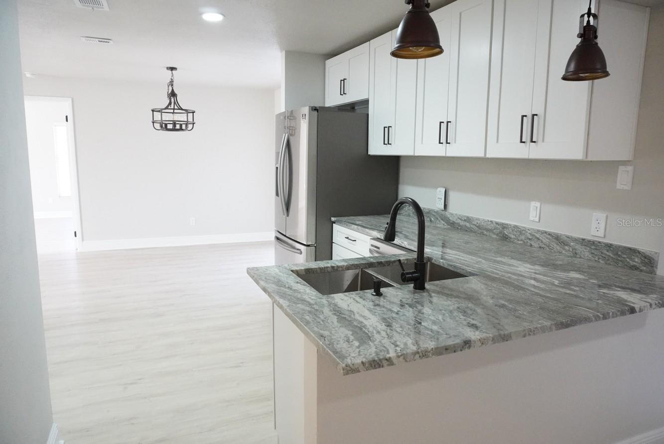 Image 7 of 35 For 7811 Bay Cedar Drive