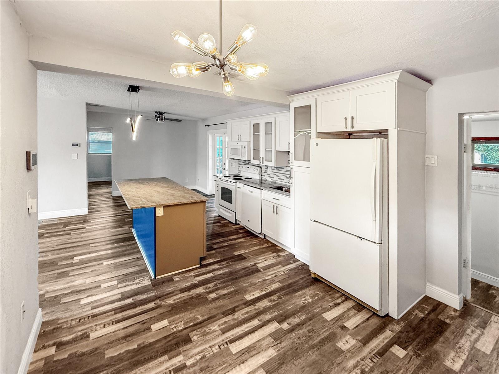 Image 4 of 38 For 1303 Muriel Street