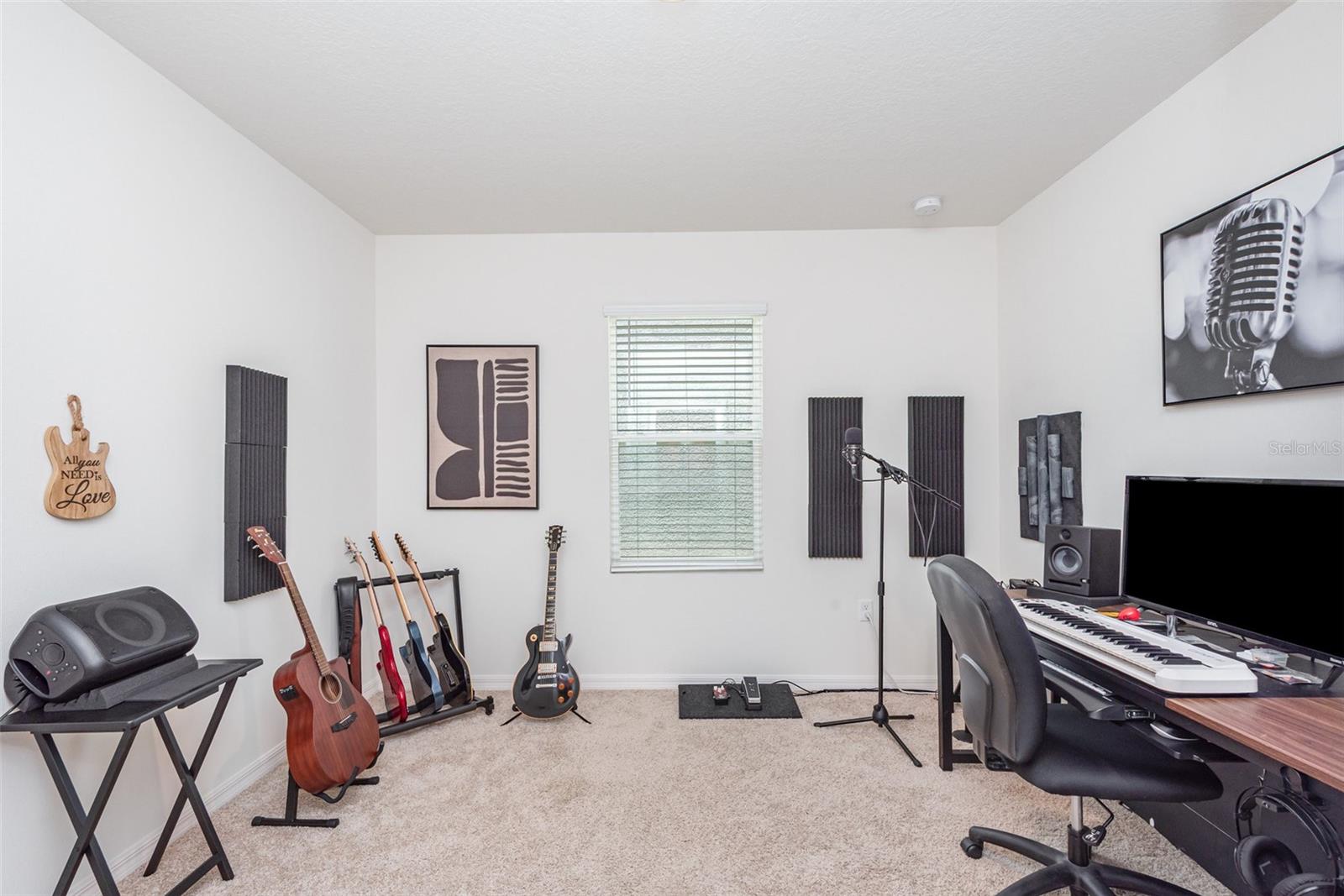 Image 19 of 29 For 1031 August Sky Drive