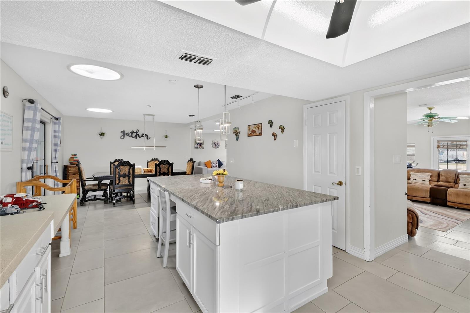 Image 16 of 37 For 2410 Sweetbriar Court