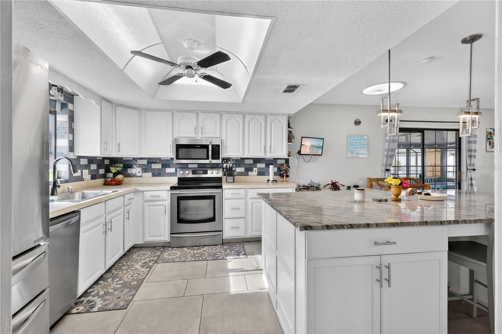 Image 19 of 37 For 2410 Sweetbriar Court