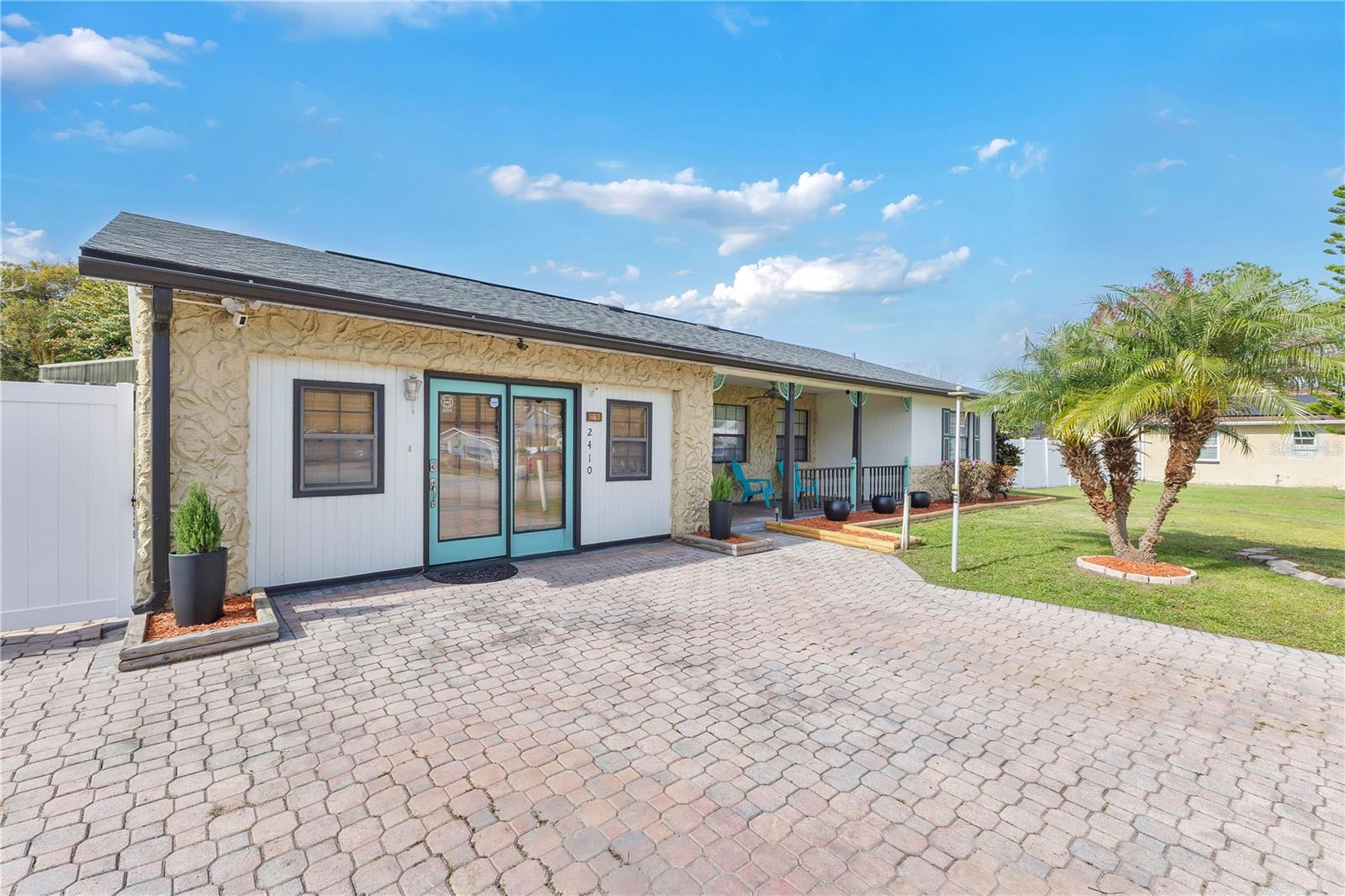 Image 3 of 37 For 2410 Sweetbriar Court