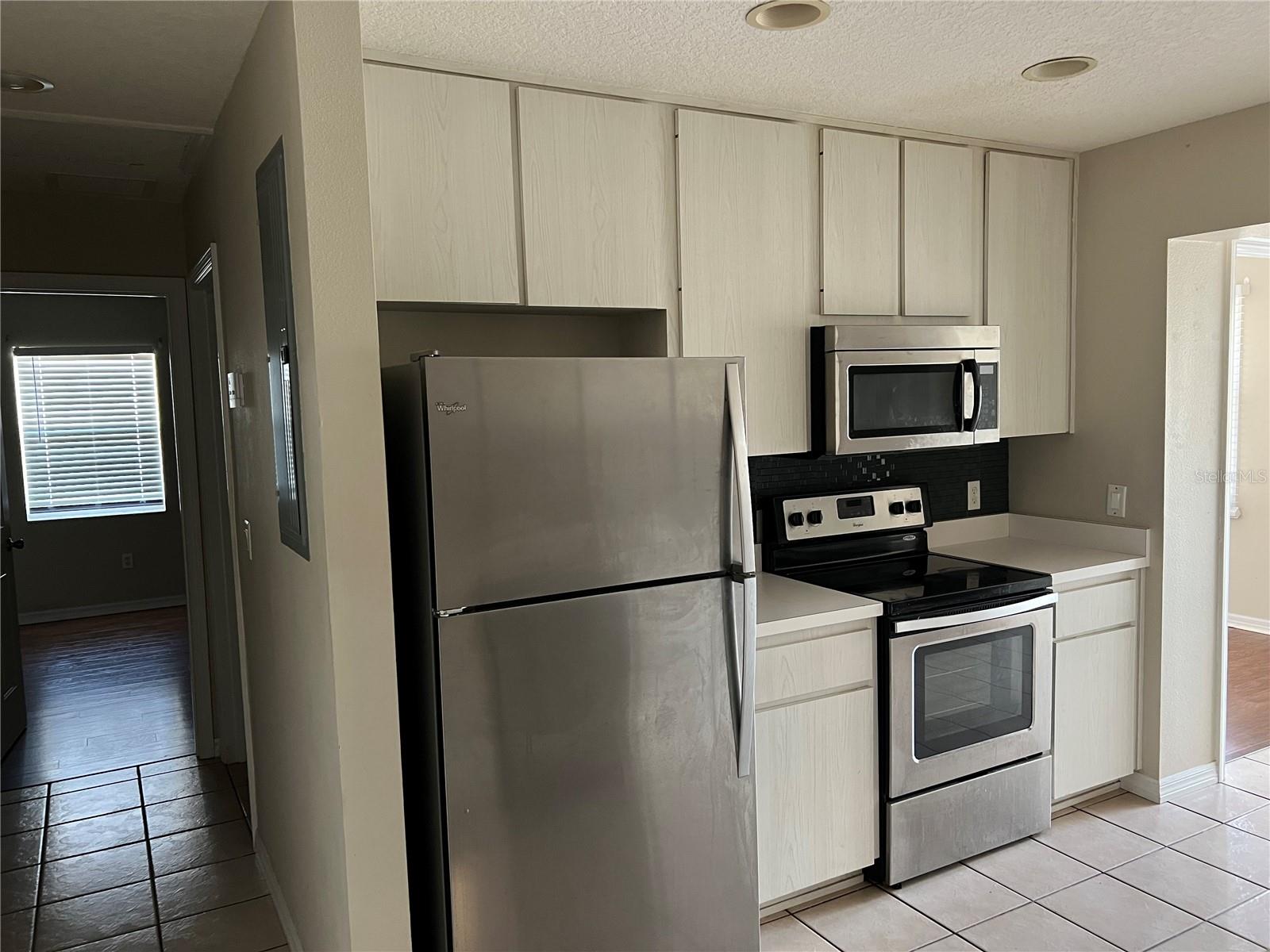 Image 3 of 15 For 1033 Willow Drive