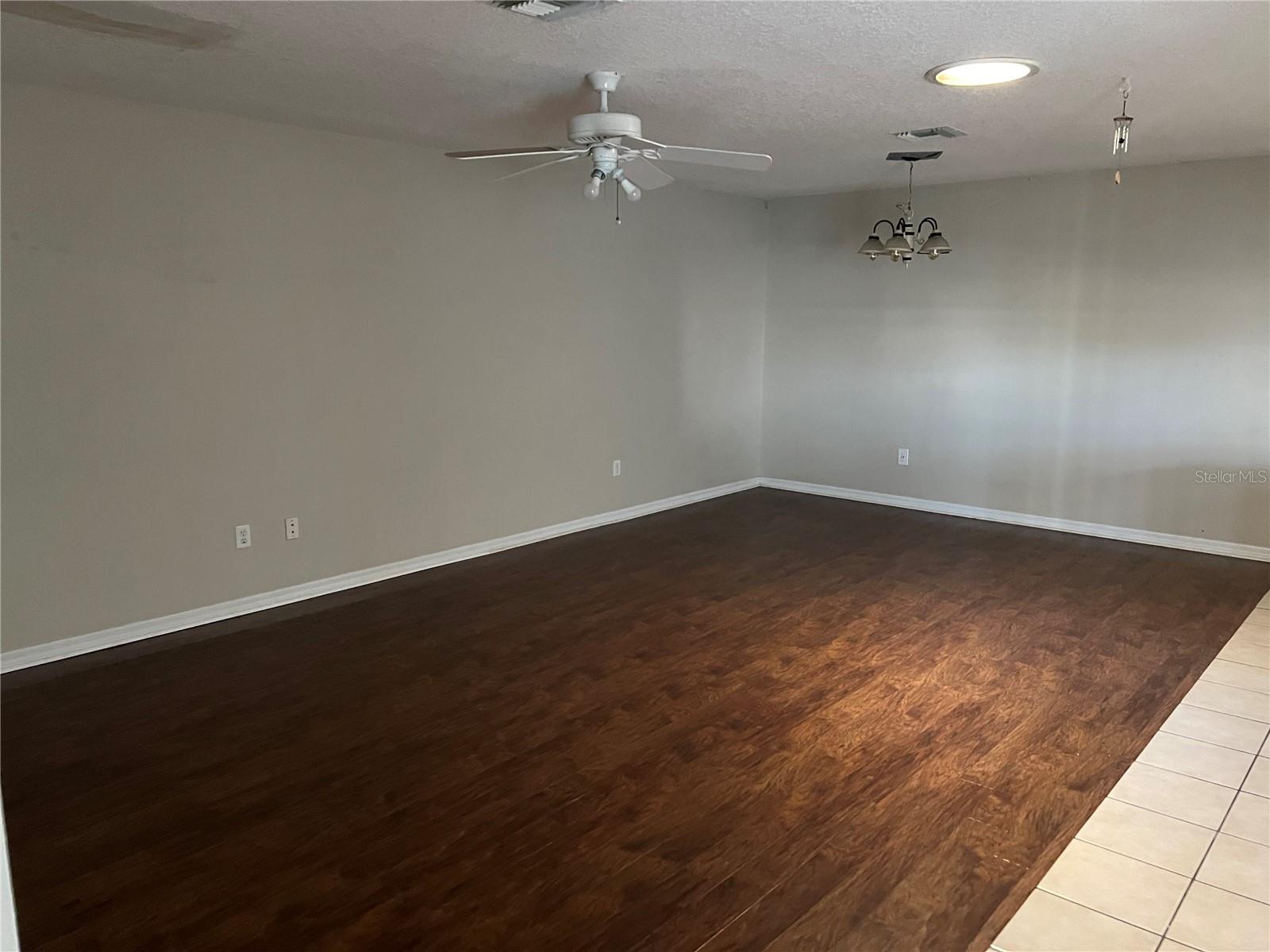 Image 7 of 15 For 1033 Willow Drive