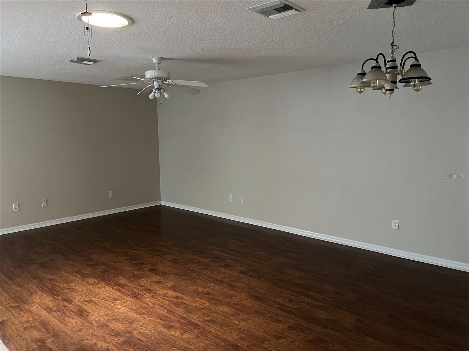 Image 9 of 15 For 1033 Willow Drive