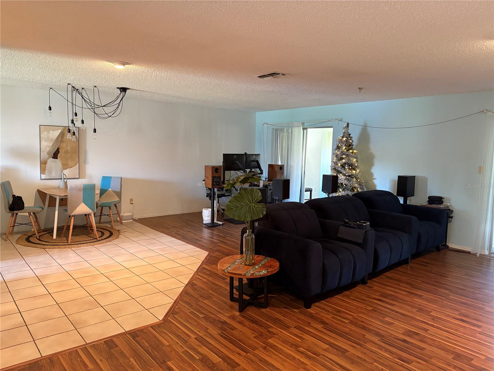 Image 3 of 30 For 10823 William And Mary Court