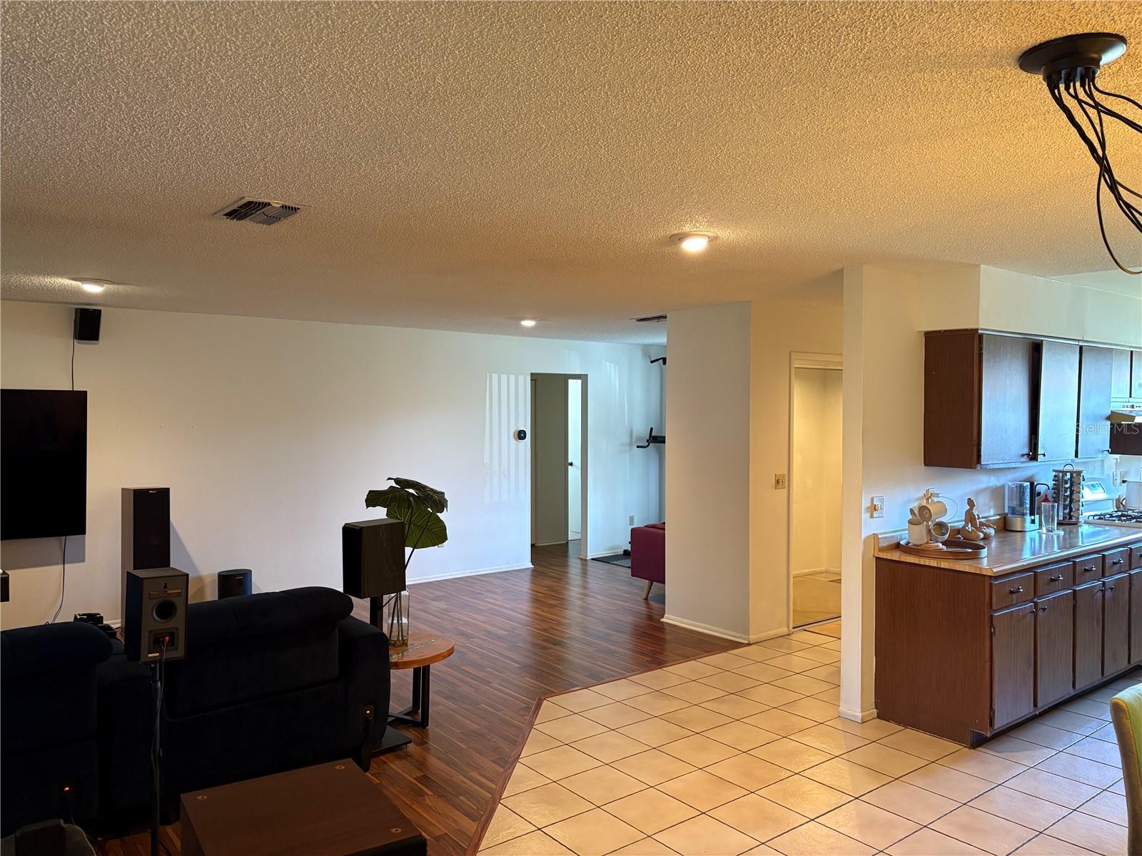 Image 4 of 30 For 10823 William And Mary Court